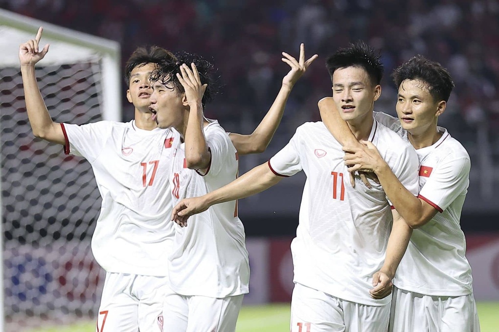 U20 Việt Nam về nước lúc nửa đêm, Văn Khang hội quân cùng Quang Hải - 2 U20 Việt Nam về nước lúc nửa đêm, Văn Khang hội quân cùng Quang Hải - 2