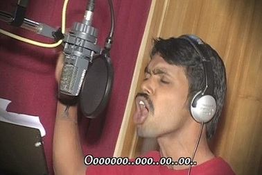 Hút 4,4 triệu lượt xem trên youtube bởi hát… dở tệ