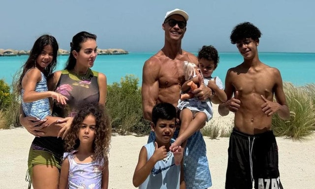 Chuyện tình cổ tích “Lọ Lem” Georgina và Ronaldo: 10 năm yêu và cái kết đẹp - 6