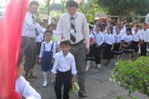 Thưởng Tết giáo viên: Trường có gì thưởng nấy!