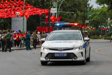 Đi làm nhiệm vụ A80, CSGT mở đường đưa cháu bé đi cấp cứu