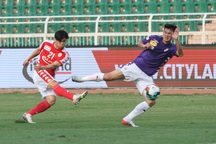 Công Phượng lập siêu phẩm, TPHCM vẫn thua CLB Hà Nội