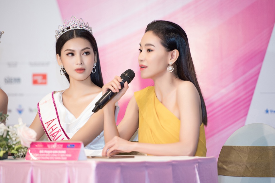 BTC Hoa hậu nói gì về việc hàng trăm khán giả có vé nhưng không được vào? - 1 BTC Hoa hậu nói gì về việc hàng trăm khán giả có vé nhưng không được vào? - 1