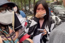 Thí sinh bật khóc vì lỡ kỳ thi chứng chỉ TOPIK tiếng Hàn