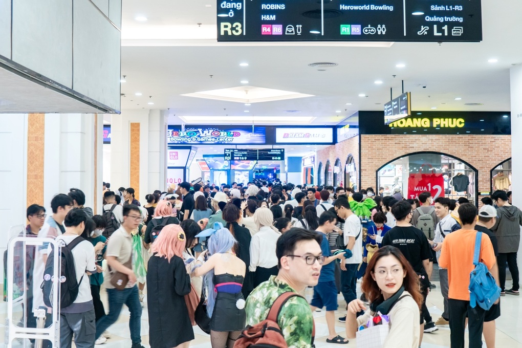 Lễ hội mua sắm Đỏ 2023 mang tới cơ hội mua hàng hiệu giá hời cho hàng nghìn khách hàng - 1 Lễ hội mua sắm Đỏ 2023 mang tới cơ hội mua hàng hiệu giá hời cho hàng nghìn khách hàng - 1