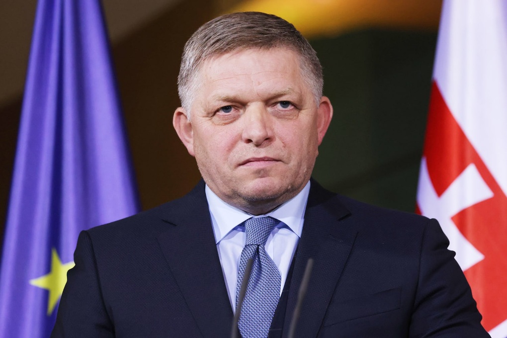Tình trạng của Thủ tướng Slovakia vẫn nghiêm trọng sau khi bị mưu sát - 1 Tình trạng của Thủ tướng Slovakia vẫn nghiêm trọng sau khi bị mưu sát - 1
