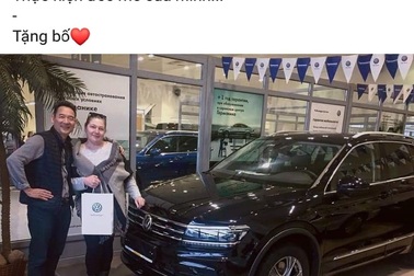 Thủ thành Đặng Văn Lâm thực hiện được mong ước tặng bố xe ôtô