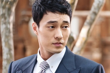 Tài tử "Giày thủy tinh": Ngoại hình phong độ, hạnh phúc bên vợ kém 17 tuổi