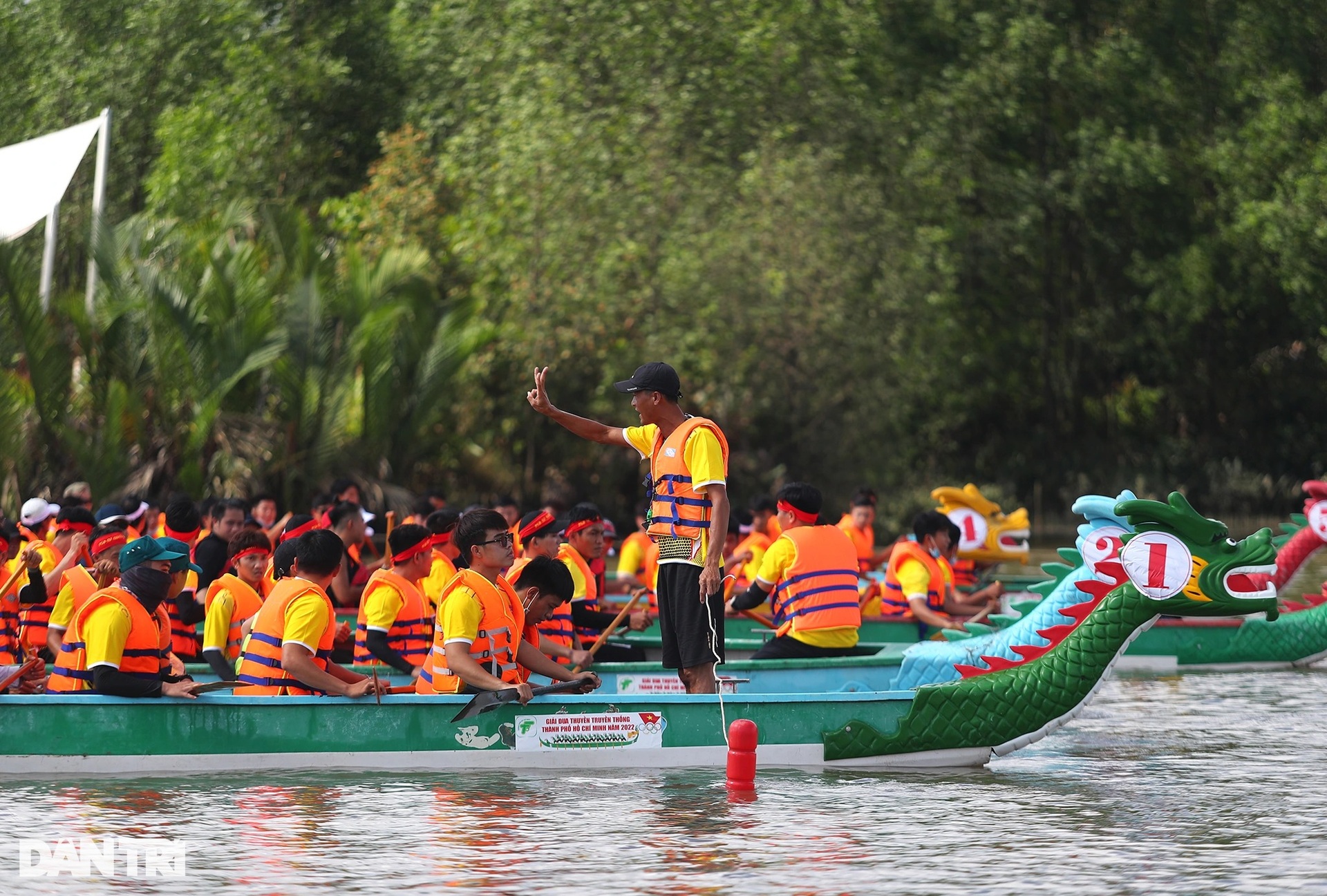 Hơn 500 VĐV tranh tài tại giải đua thuyền truyền thống TPHCM - 2 Hơn 500 VĐV tranh tài tại giải đua thuyền truyền thống TPHCM - 2