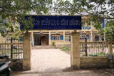 Để học sinh đứng lớp, thầy giáo bị khiển trách