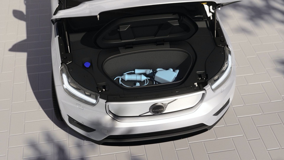 Mẫu xe chạy điện đầu tiên của Volvo chưa sản xuất đã cháy hàng - 8 Mẫu xe chạy điện đầu tiên của Volvo chưa sản xuất đã cháy hàng - 8