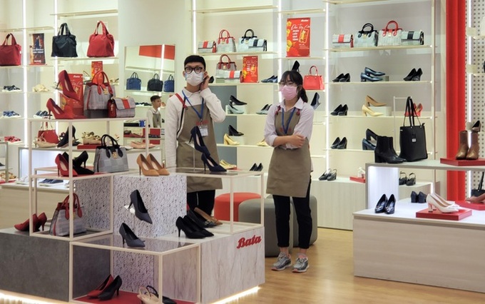 Mua bán thời Corona: Từ nhân viên siêu thị, nhà hàng cho đến khách đều chủ động kín mít khẩu trang - Ảnh 9. Mua bán thời Corona: Từ nhân viên siêu thị, nhà hàng cho đến khách đều chủ động kín mít khẩu trang - Ảnh 9.