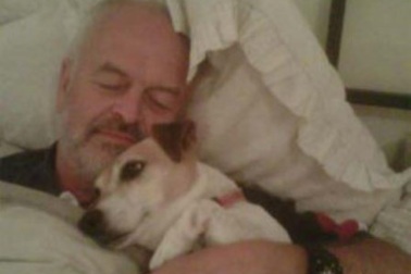 Chồng cứu chó cưng trước khi cứu vợ