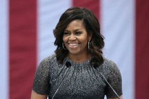Cựu đệ nhất phu nhân Mỹ Michelle Obama dùng tiền bán sách hỗ trợ giáo dục trẻ em gái