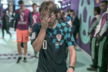 Luka Modric khóc trong đường hầm, cổ động viên nhắn gửi lời tri ân