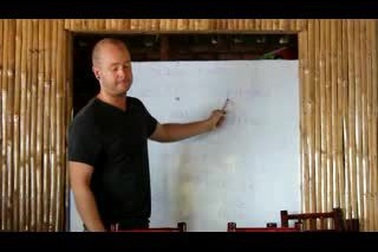 Anh chàng Tây dạy tiếng Anh miễn phí cho trẻ em làng chài