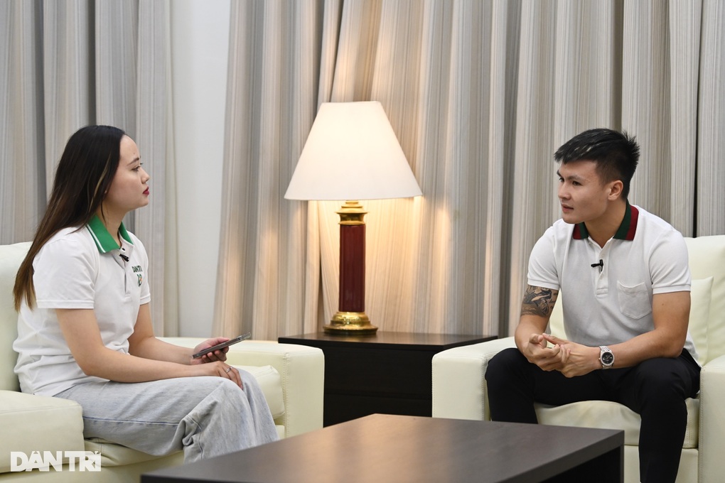 Quang Hải: Không áp lực khi các đồng đội lần lượt lấy vợ - 2 Quang Hải: Không áp lực khi các đồng đội lần lượt lấy vợ - 2