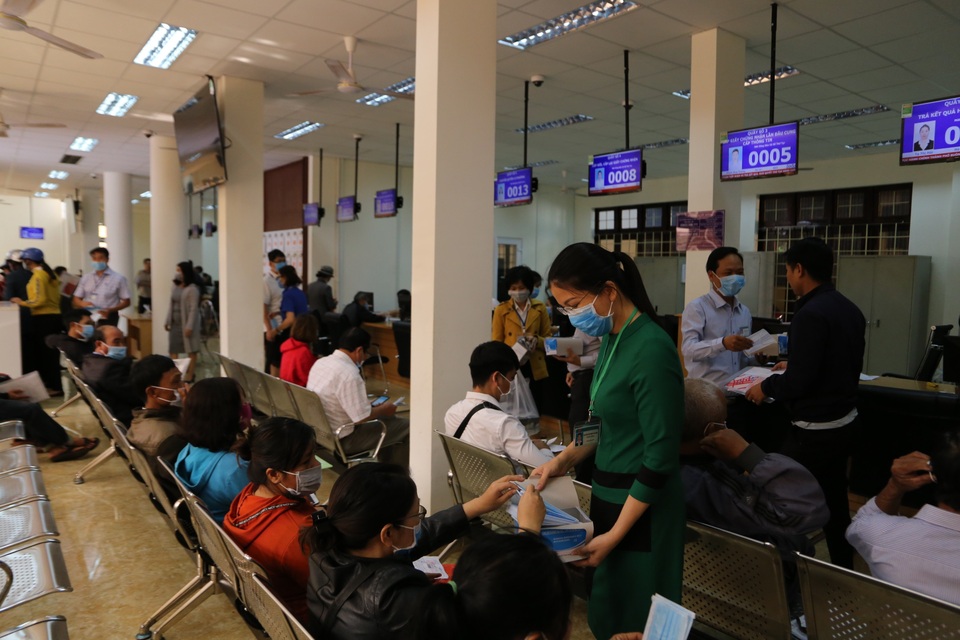 Thành phố Buôn Ma Thuột giải quyết thủ tục hành chính nhanh gọn để phòng chống virus corona  - 1 Thành phố Buôn Ma Thuột giải quyết thủ tục hành chính nhanh gọn để phòng chống virus corona  - 1