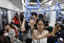 Metro số 1 TPHCM chạy chậm khi mưa lớn để tránh dừng đột ngột