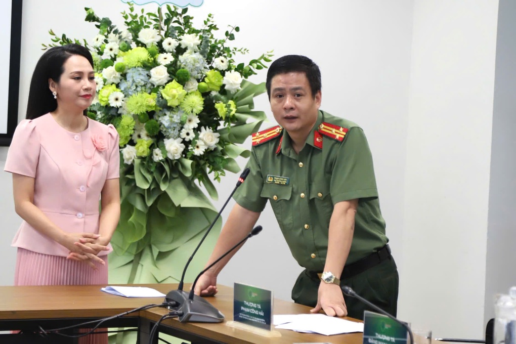 NSND Trọng Trinh dẫn dắt chương trình cảnh báo tội phạm công nghệ cao - 3 NSND Trọng Trinh dẫn dắt chương trình cảnh báo tội phạm công nghệ cao - 3