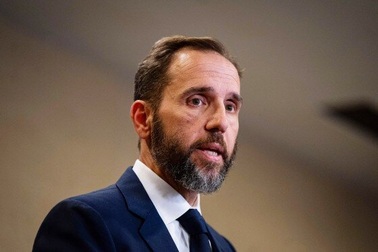 Mỹ sa thải loạt quan chức từng tham gia truy tố ông Trump