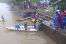 Tìm thấy thi thể nam thanh niên lao cả người lẫn xe xuống sông lúc nửa đêm