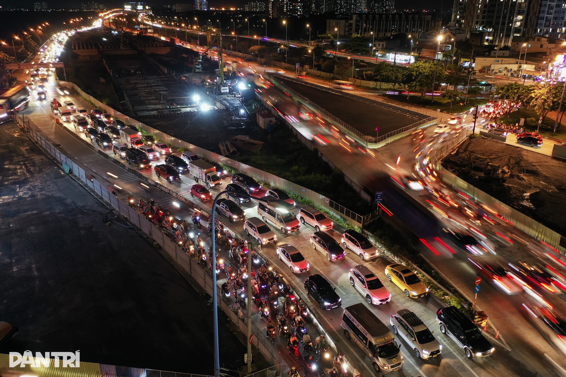 Lô cốt gây ách tắc nhiều tuyến đường ở cửa ngõ phía Đông TPHCM - 11 Lô cốt gây ách tắc nhiều tuyến đường ở cửa ngõ phía Đông TPHCM - 11