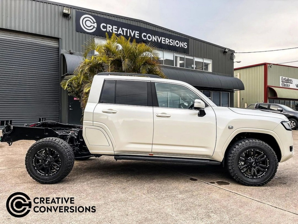 Toyota Land Cruiser LC300 bị cưa đôi làm xe bán tải - 10 Toyota Land Cruiser LC300 bị cưa đôi làm xe bán tải - 10