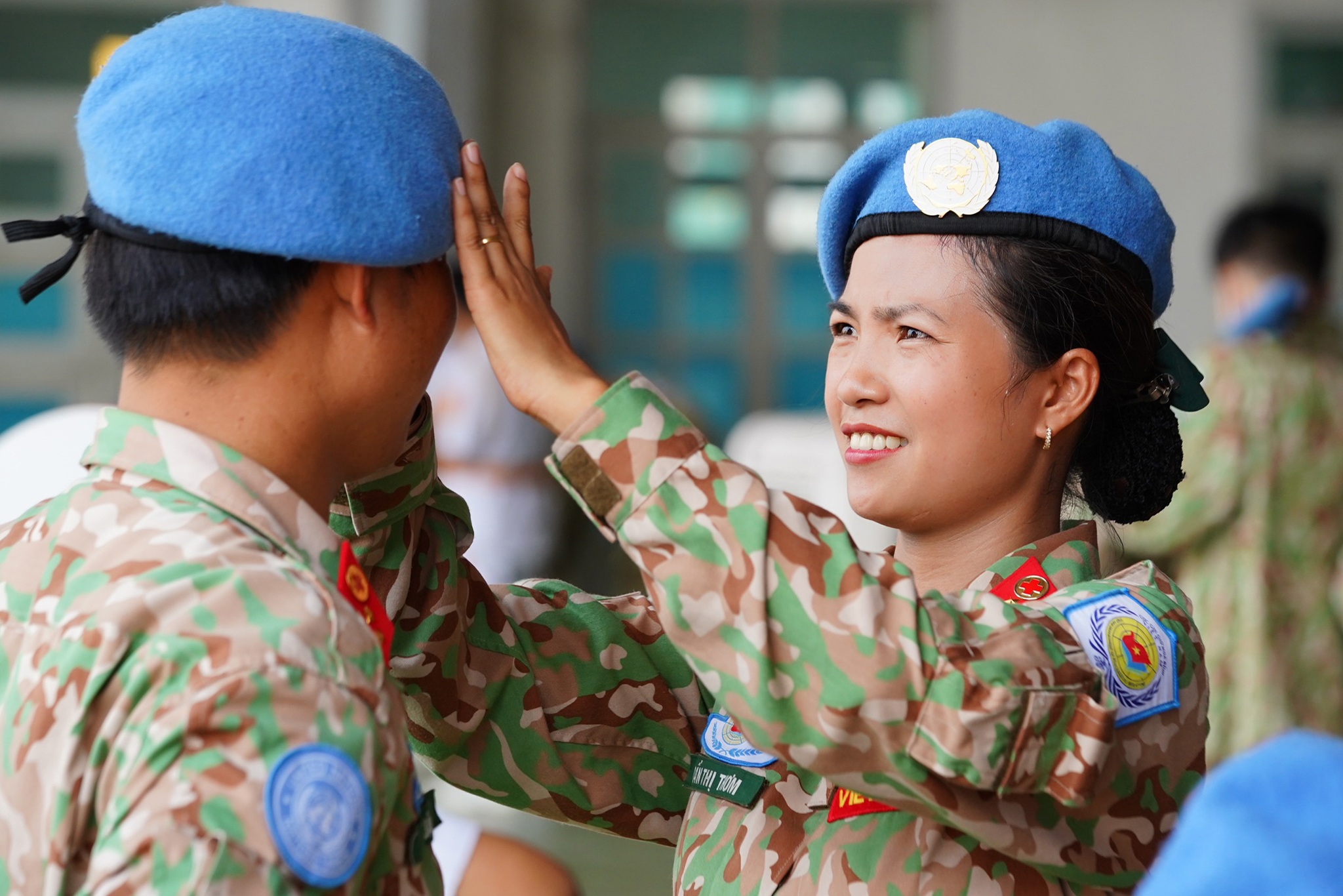 Xúc động giờ phút chia tay chiến sĩ mũ nồi xanh lên đường sang Nam Sudan - 3 Xúc động giờ phút chia tay chiến sĩ mũ nồi xanh lên đường sang Nam Sudan - 3
