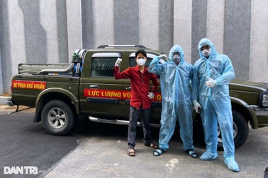 Lương 4,9 triệu đồng, y sĩ đi từ Tiền Giang lên TPHCM chống dịch mỗi ngày