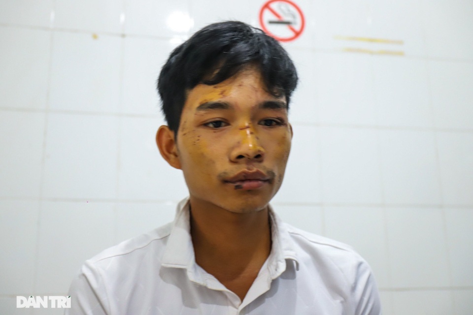 Công nhân thoát chết từ Rào Trăng 3: “Đất đá đổ ập xuống, đè bẹp hết!” - 2 Công nhân thoát chết từ Rào Trăng 3: “Đất đá đổ ập xuống, đè bẹp hết!” - 2