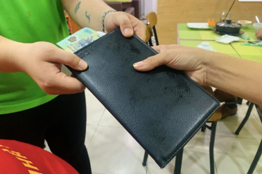 Nữ sinh trốn học làm thêm, đòi tiền chủ báo... "đang nằm viện"