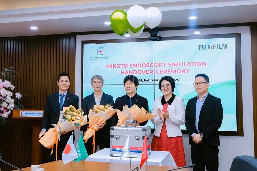 Fujifilm tặng Bệnh viện Đại học Y Hà Nội mô hình mô phỏng thực hành nội soi Mikoto - 2 Fujifilm tặng Bệnh viện Đại học Y Hà Nội mô hình mô phỏng thực hành nội soi Mikoto - 2