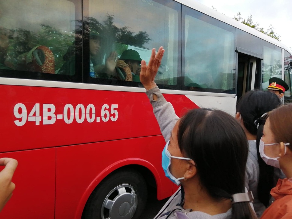 Tổng Tham mưu trưởng động viên tân binh lên đường nhập ngũ - 6 Tổng Tham mưu trưởng động viên tân binh lên đường nhập ngũ - 6