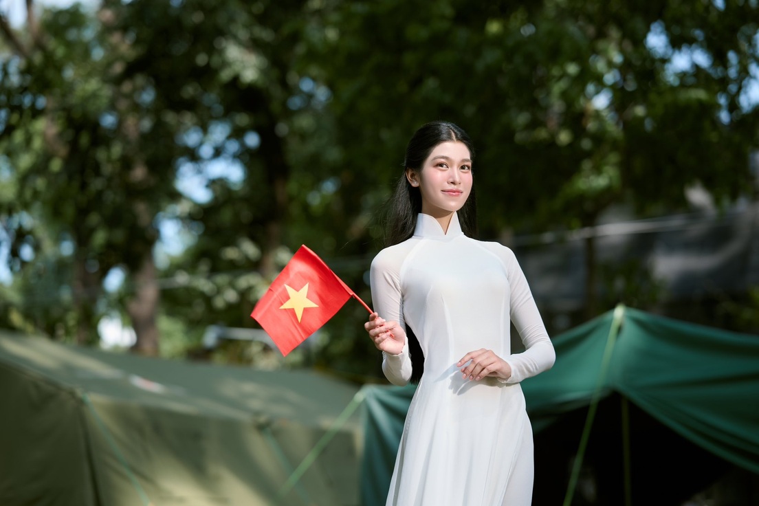 Nữ sinh xinh đẹp cao 1,73m, đỗ 3 đại học, thạo cả tiếng Anh và tiếng Pháp