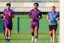 Đội tuyển Việt Nam rèn quân buổi đầu trên đất Thái Lan, Xuân Son tập nhẹ