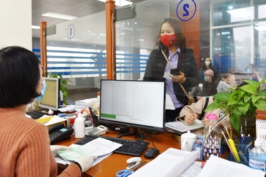 Hà Nội đẩy mạnh chi trả lương hưu, trợ cấp BHXH qua tài khoản cá nhân