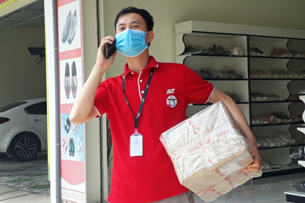 Trên chặng đường vận chuyển - lan tỏa yêu thương của cộng đồng doanh nghiệp - 1 Trên chặng đường vận chuyển - lan tỏa yêu thương của cộng đồng doanh nghiệp - 1