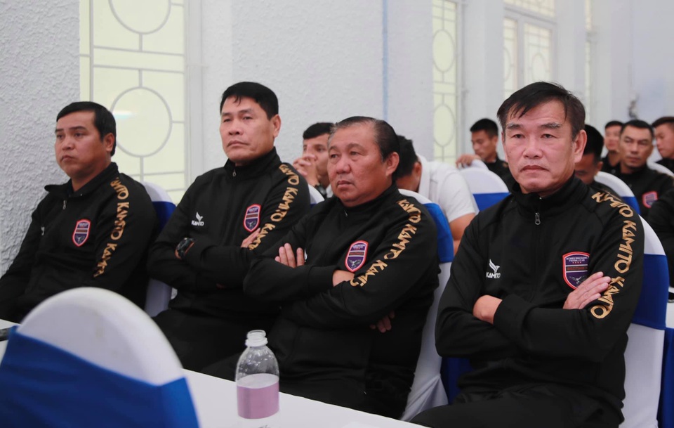HLV Phan Thanh Hùng sẽ giúp B.Bình Dương trở lại cuộc đua vô địch? - 1 HLV Phan Thanh Hùng sẽ giúp B.Bình Dương trở lại cuộc đua vô địch? - 1