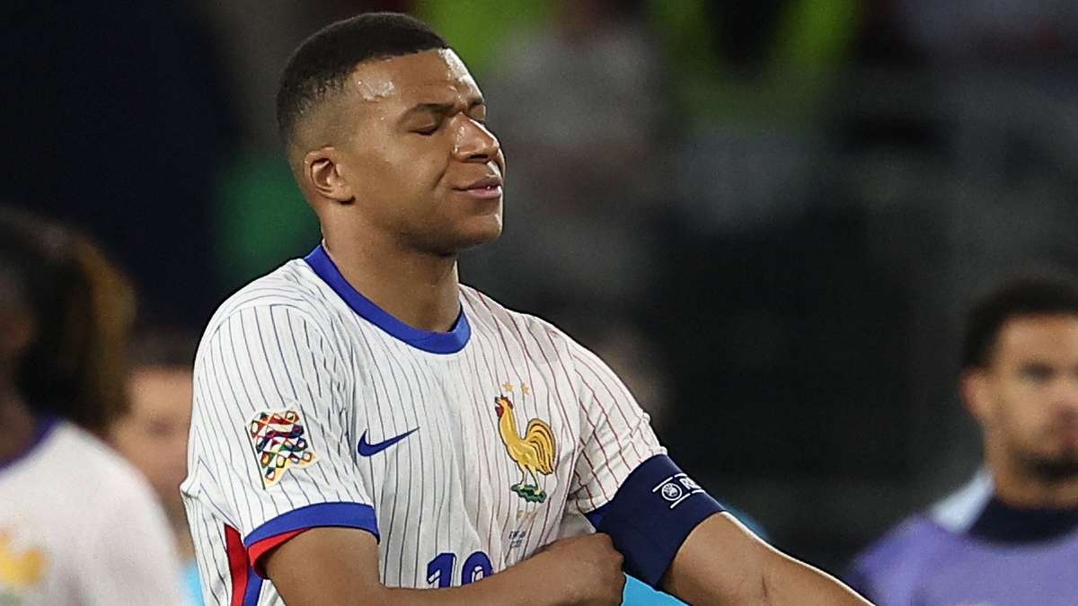 Kylian Mbappe bị chỉ trích dữ dội, từng cân nhắc giã từ đội tuyển Pháp - 1