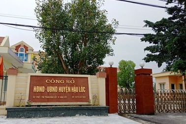 Phó Chủ tịch huyện bị bắt quả tang đang đánh bạc tại trụ sở ủy ban