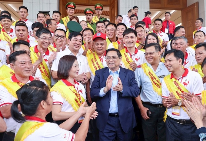 Thủ tướng Phạm Minh Chính gặp mặt người hiến máu tình nguyện tiêu biểu toàn quốc năm 2023.