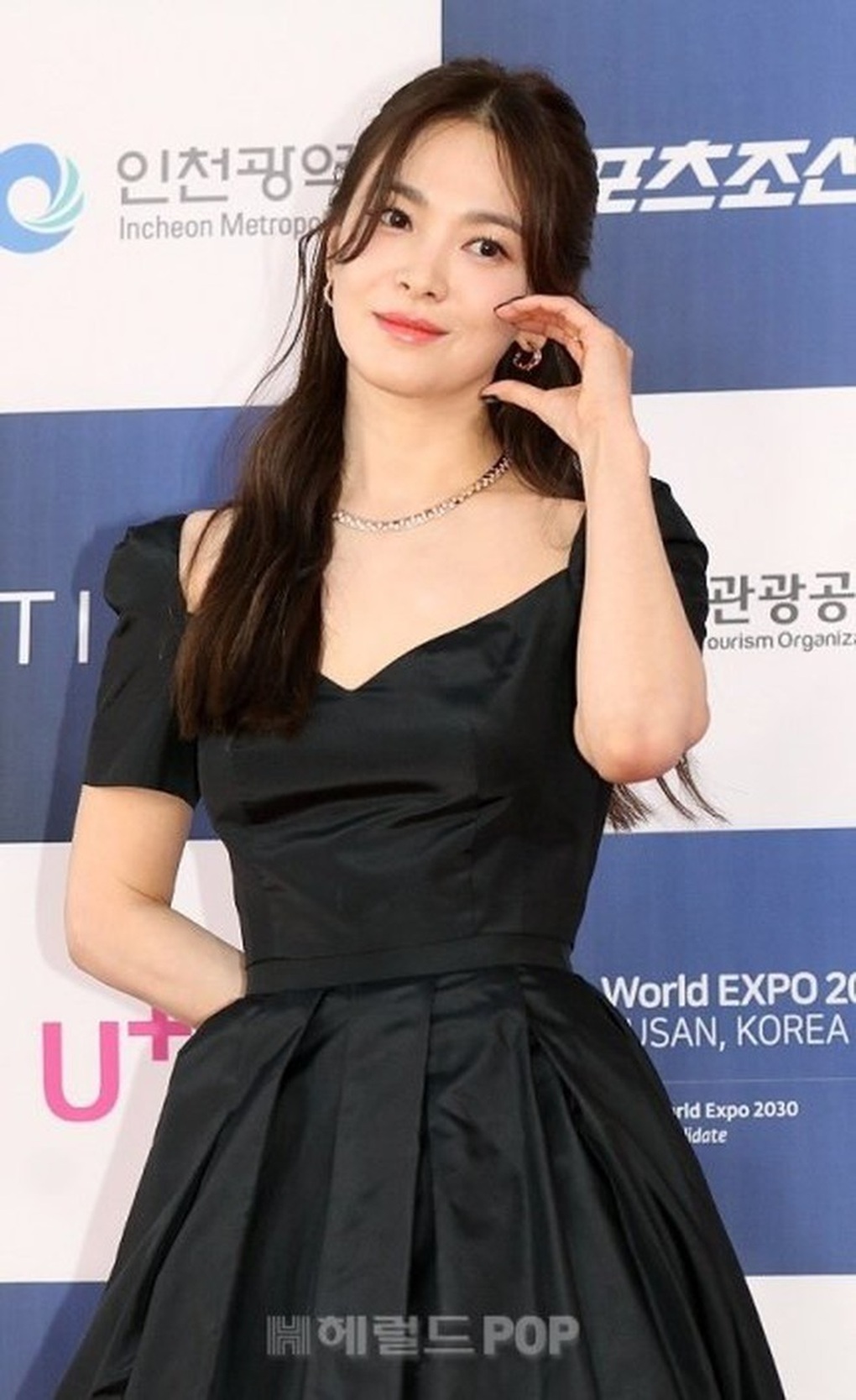 Đẳng cấp thời trang của Song Hye Kyo: Mặc giản dị vẫn đẹp lu mờ đàn em - 5 Đẳng cấp thời trang của Song Hye Kyo: Mặc giản dị vẫn đẹp lu mờ đàn em - 5