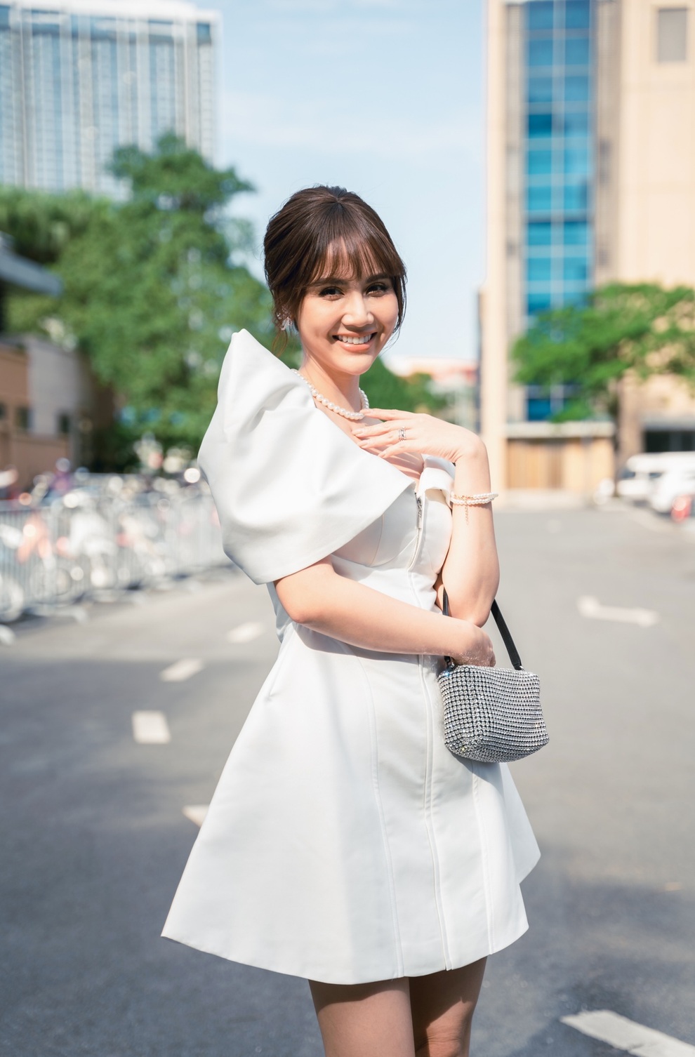 Huyền Lizzie, Đình Tú... tập hôn khiến Hồng Đăng sửng sốt vì táo bạo - 2 Huyền Lizzie, Đình Tú... tập hôn khiến Hồng Đăng sửng sốt vì táo bạo - 2
