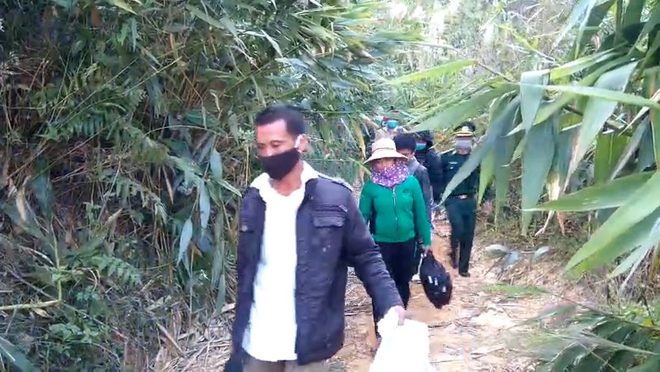 Bộ đội biên phòng quên tết, căng mình chống dịch - 3 Bộ đội biên phòng quên tết, căng mình chống dịch - 3
