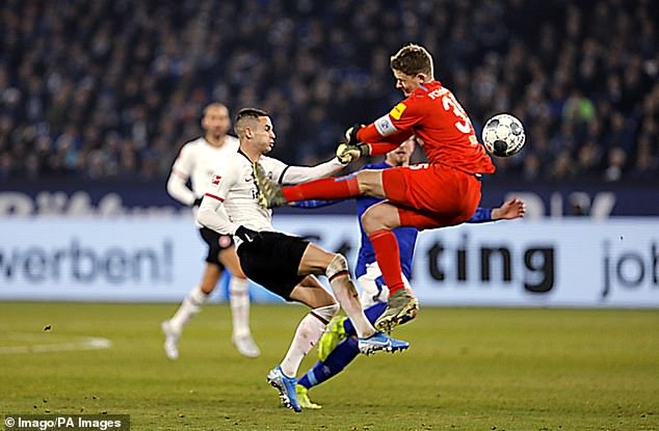 Những khoảnh khắc điên rồ chỉ có ở giải Bundesliga - 6 Những khoảnh khắc điên rồ chỉ có ở giải Bundesliga - 6
