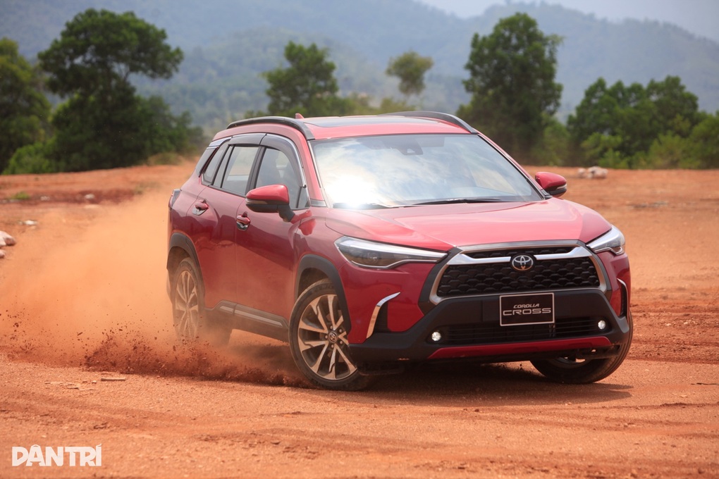 Thế hệ mới của Toyota Corolla Cross có thể chỉ dùng động cơ hybrid - 2