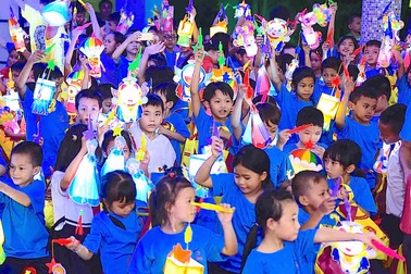 Hơn 1000 trẻ em có hoàn cảnh khó khăn đón Trung thu sớm