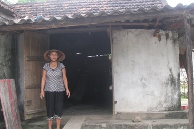 Cán bộ địa chính bị tố “móc túi” dân nghèo