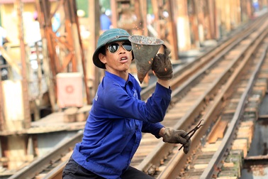 Một cách làm, hai luồng ý kiến ngược nhau